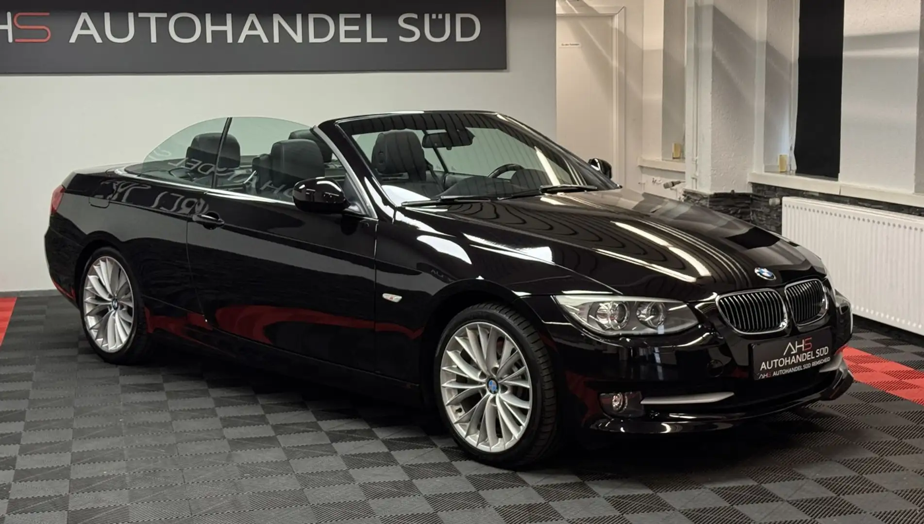 BMW 330 i Cabrio*LEDER*NAVIGATION*XENON*SHZ* Schwarz - 2