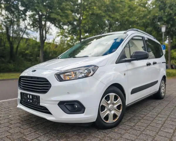 Ford Tourneo Courier Ambiente|5-Sitze|NAVI|Kamera|SHZ