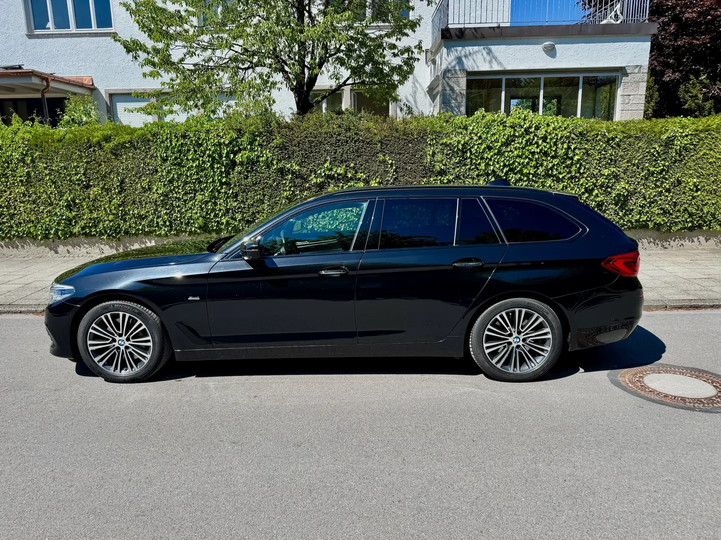 BMW 530 5er Touring 530i xDrive Touring Aut. Sport Line Black - 2