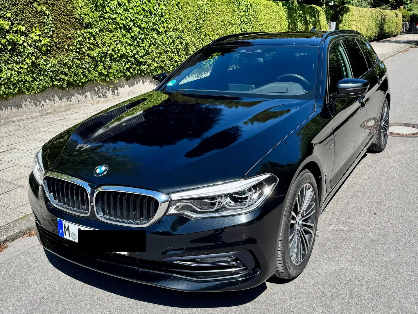 BMW 530 5er Touring 530i xDrive Touring Aut. Sport Line Black - 1