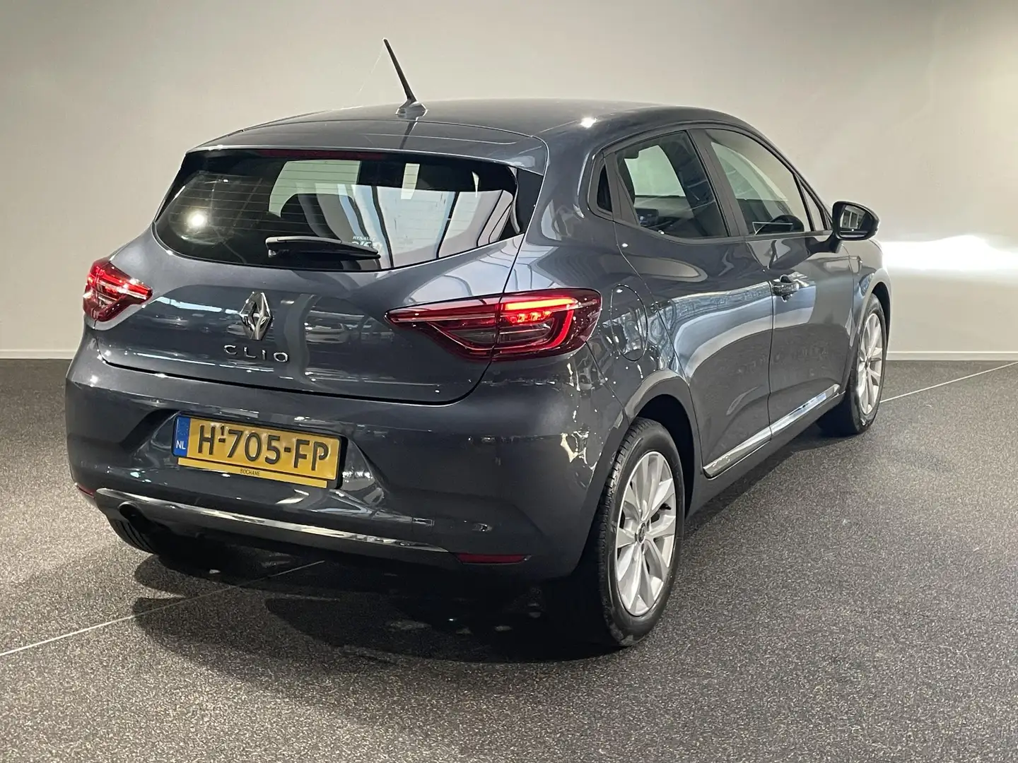Renault Clio 1.0 TCe Zen Grau - 2