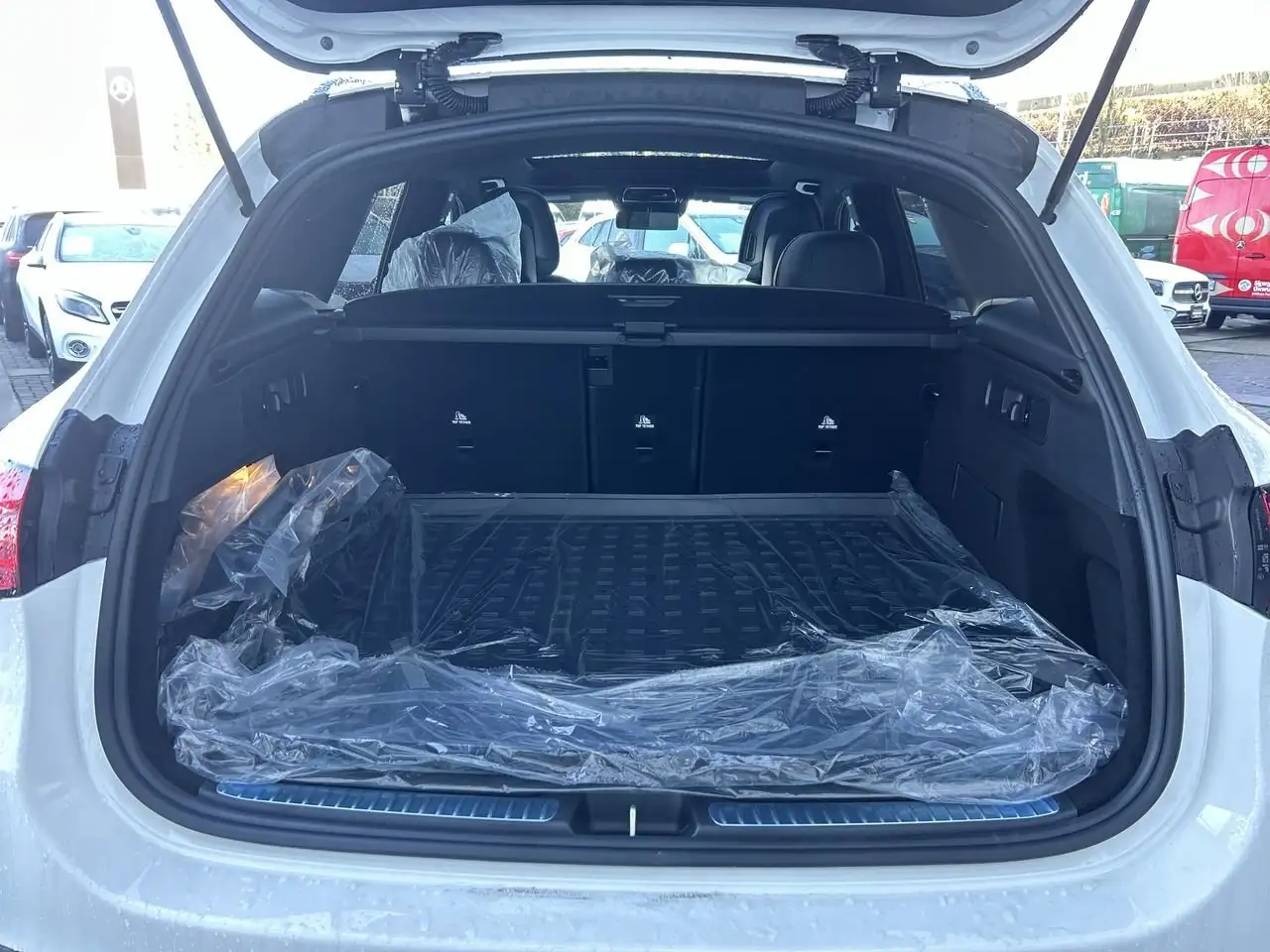 Mercedes-Benz GLC снимка Mercedes-Benz GLC