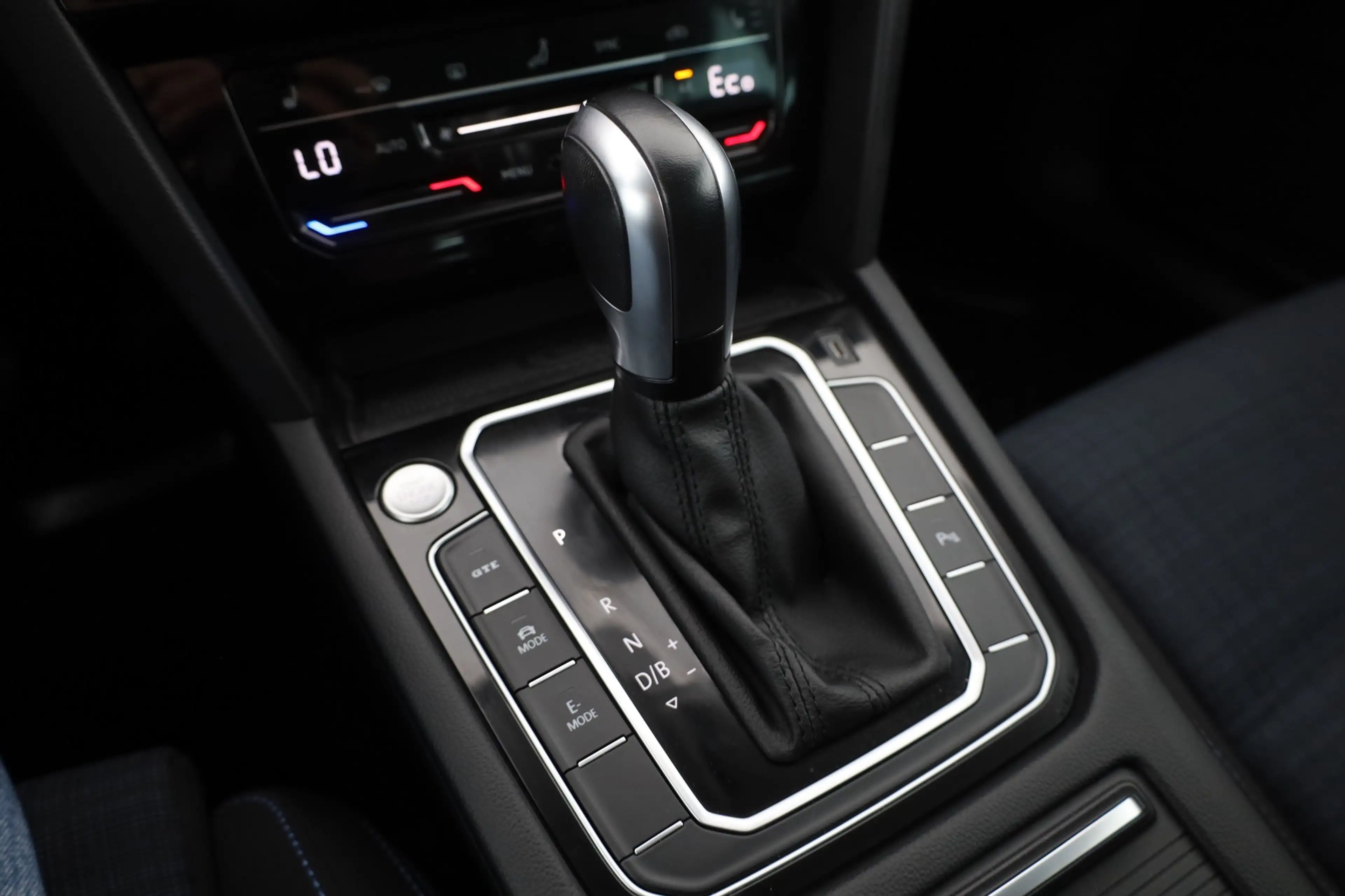Volkswagen Passat Variant 1.4 TSI DSG GTE Head-Up Kamera — photo 14