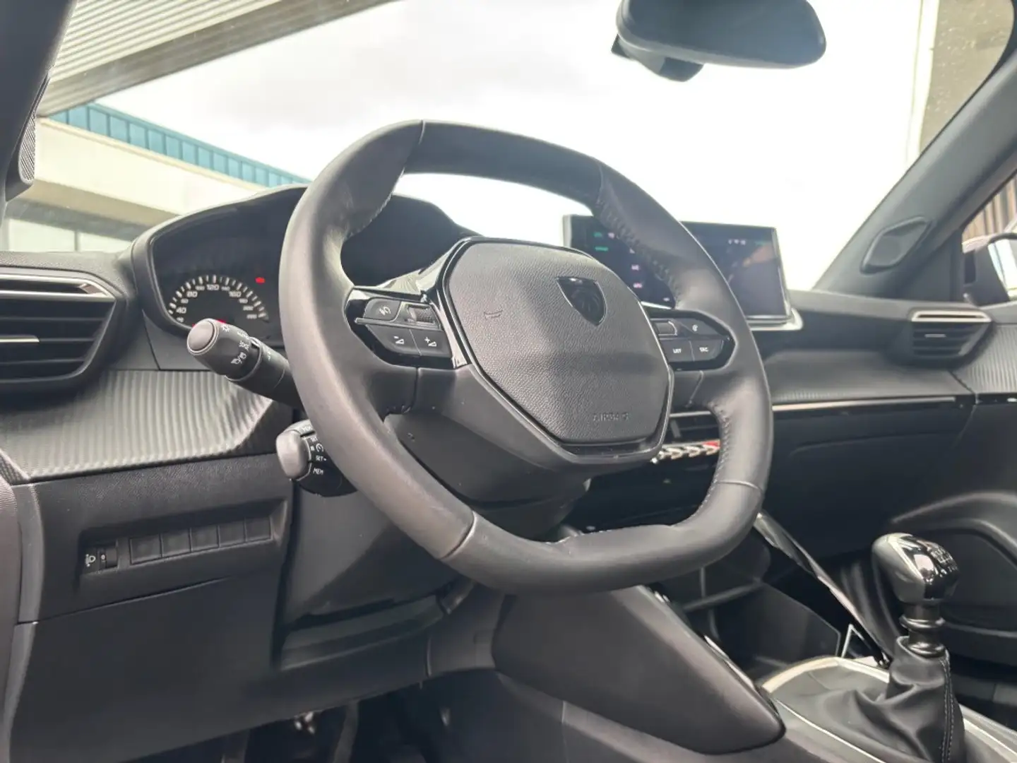 Peugeot 2008 1.2 PURETECH STYLE AIRCO WIDESCREEN NAVI PDC-CAMER Grijs - 2