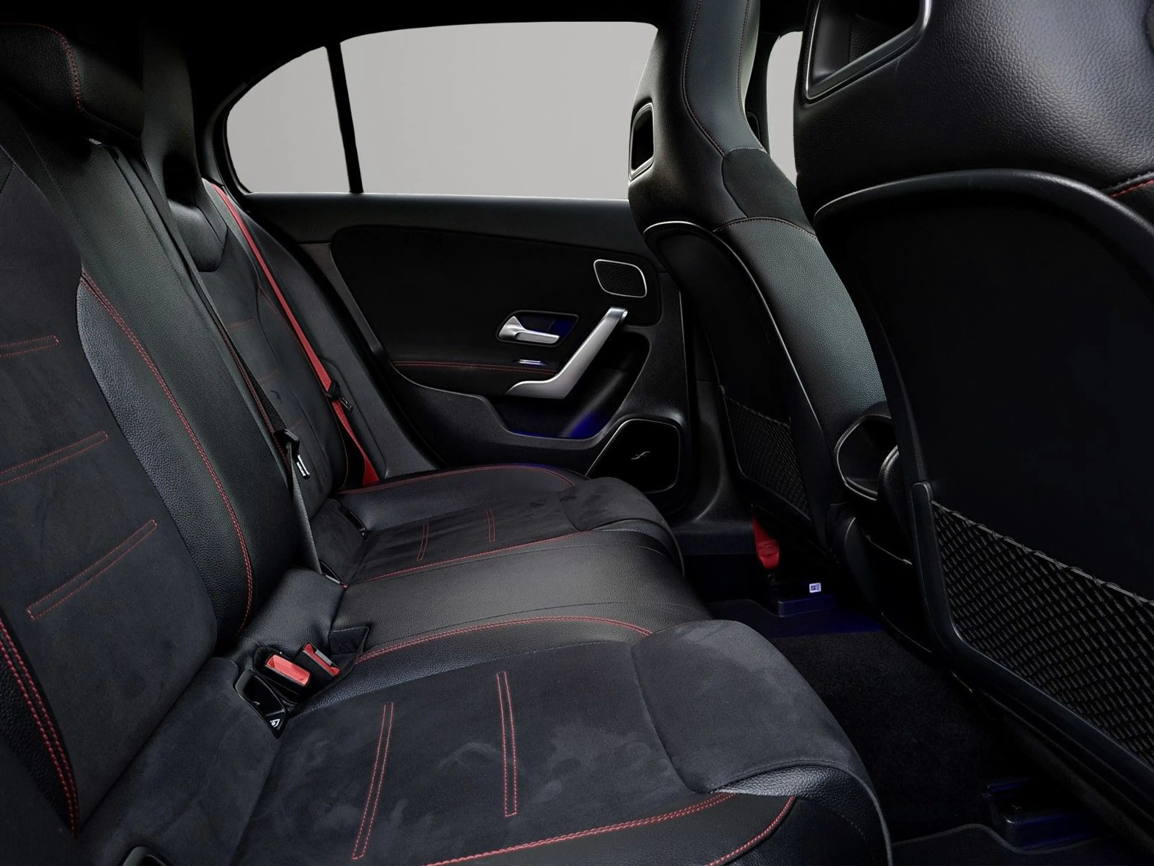 Mercedes-Benz A 35 AMG 4Matic PANO|BURMESTER|MULTIBEAM|NIGHT — photo 12
