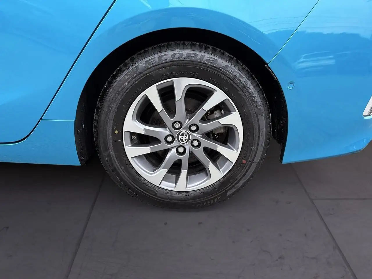 Toyota Prius Prime снимка Toyota Prius Prime