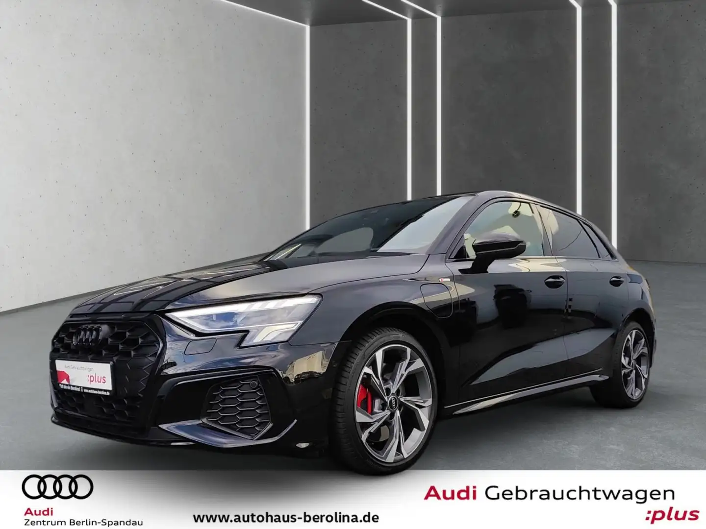 Audi A3 45 TFSI e S line S tronic *PANO* Noir - 2