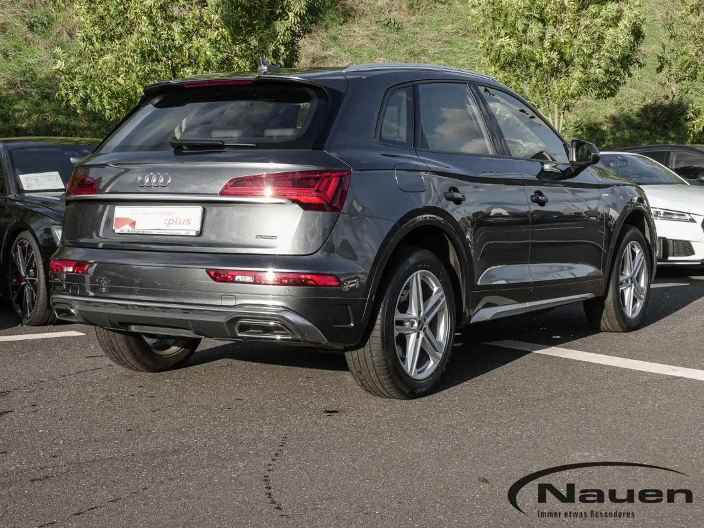 Audi Q5 40 TDI q S-line *AHK*PANO*MATRIX*VC*NAVI*SHZ* Grau - 2