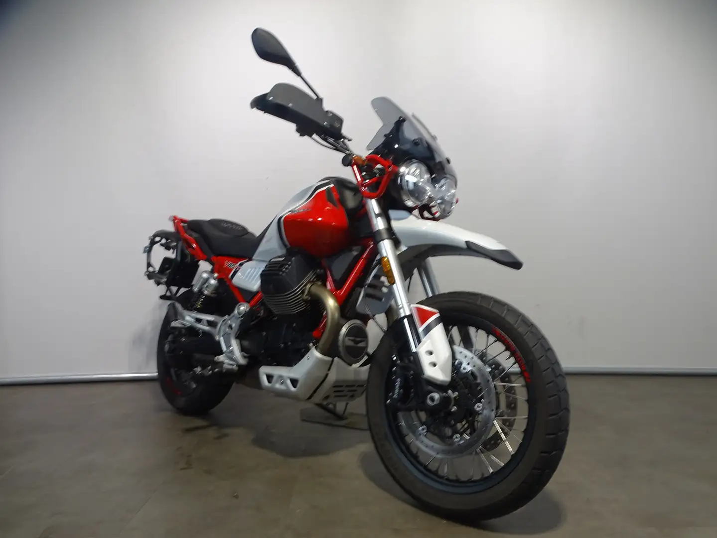 Moto Guzzi V 85 TT crvena - 2
