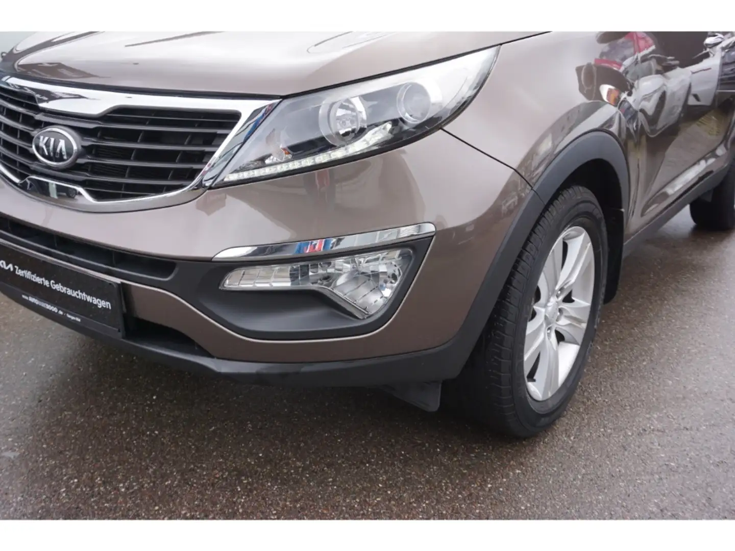Kia Sportage 2.0 CVVT 2WD Vision Aut. Klima SHZ Kamera LM BT Beige - 2