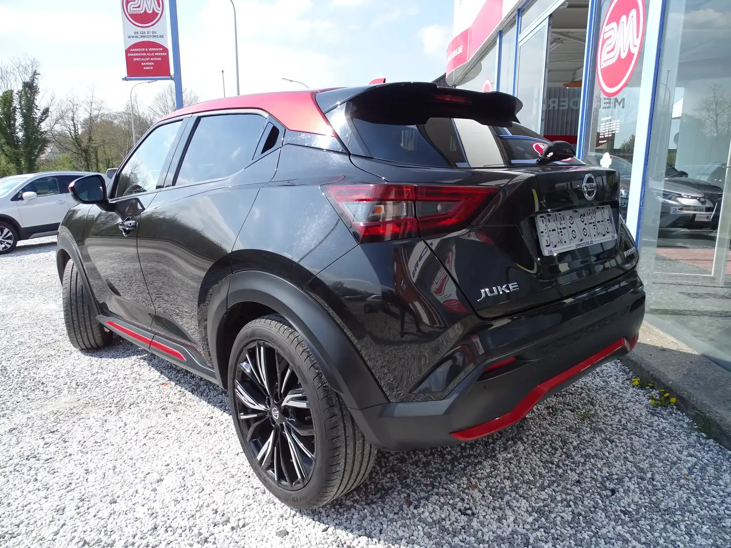 Nissan Juke 1.0 DIG-T 2WD N-Design Zwart - 2