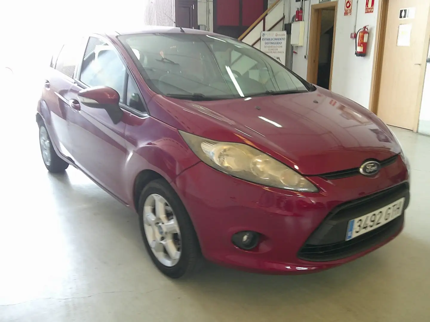Ford Fiesta 1.4 Titanium Rojo - 2