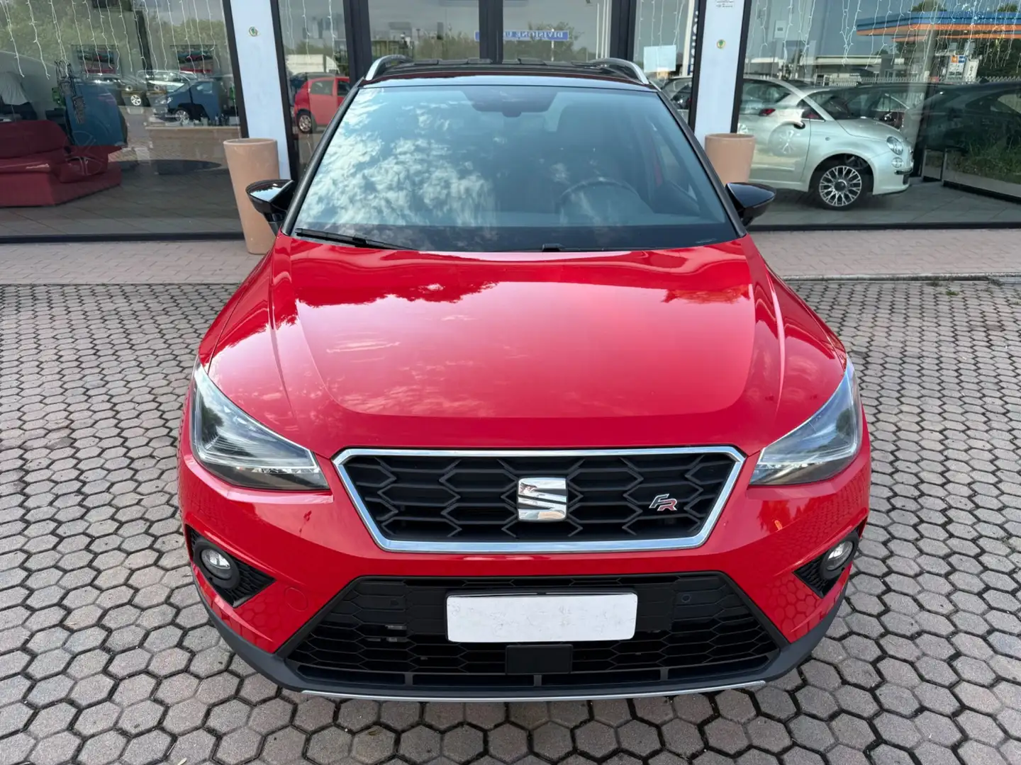 SEAT Arona 1.0 TGI FR Rood - 1