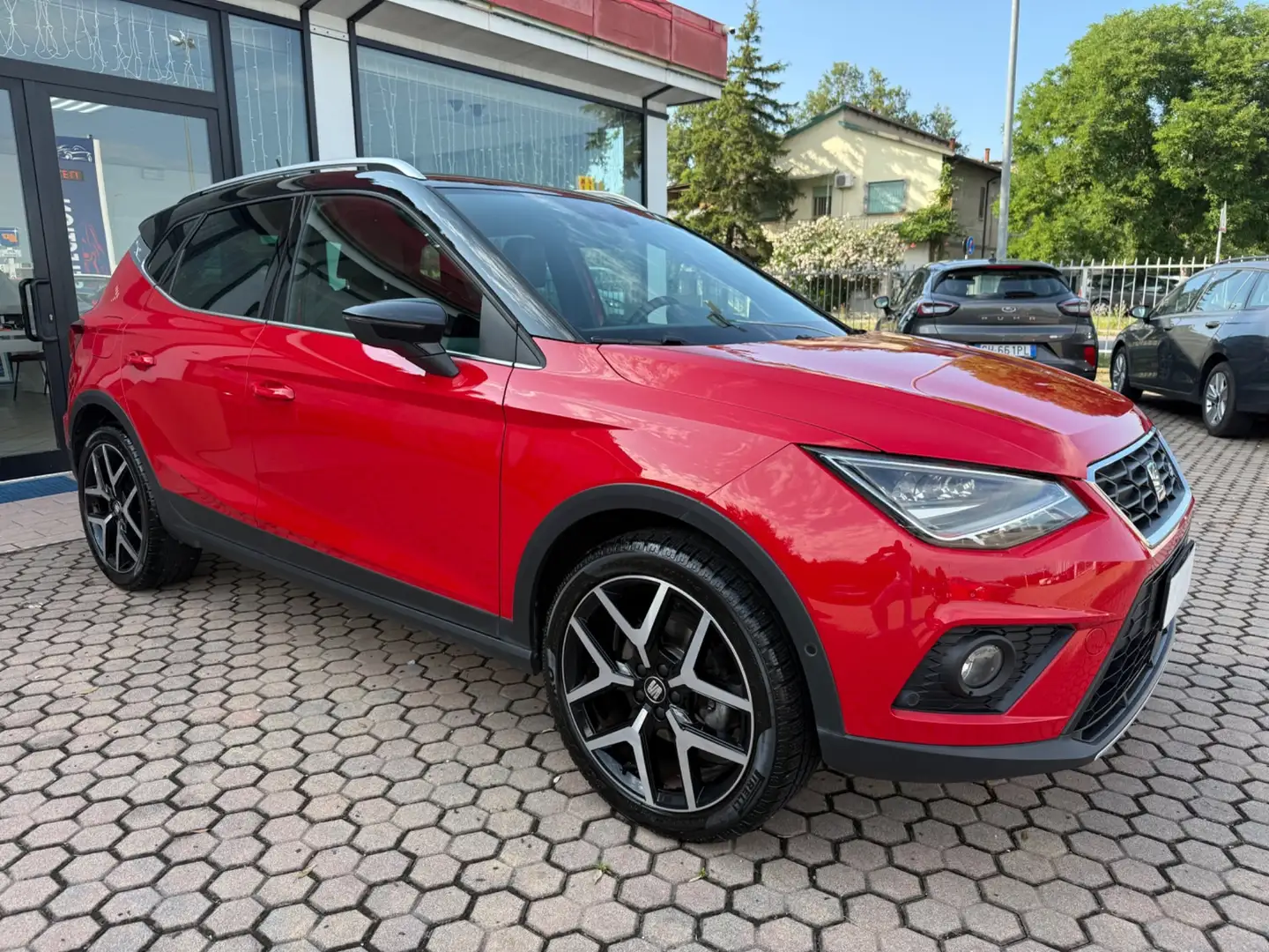 SEAT Arona 1.0 TGI FR Rood - 2