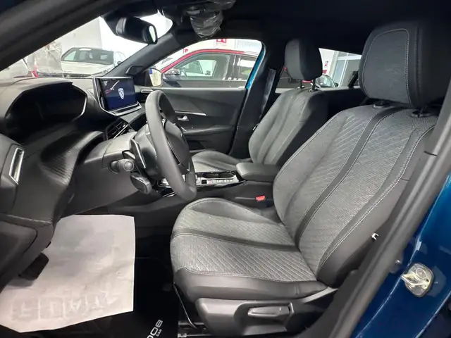 Peugeot 2008 view 11