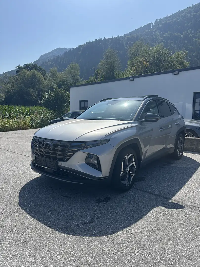 Hyundai TUCSON 1,6 CRDI 4WD Prestige Line Silber - 2