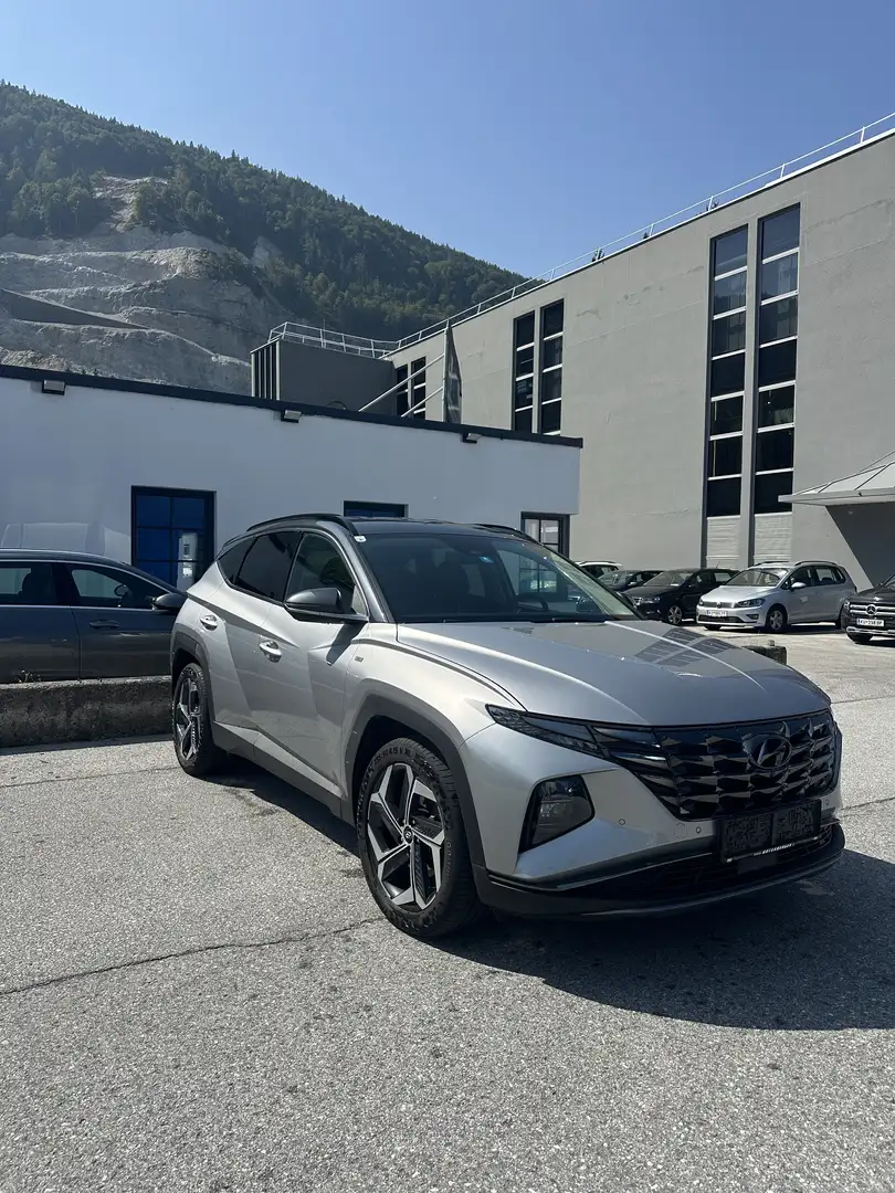 Hyundai TUCSON 1,6 CRDI 4WD Prestige Line Silber - 1