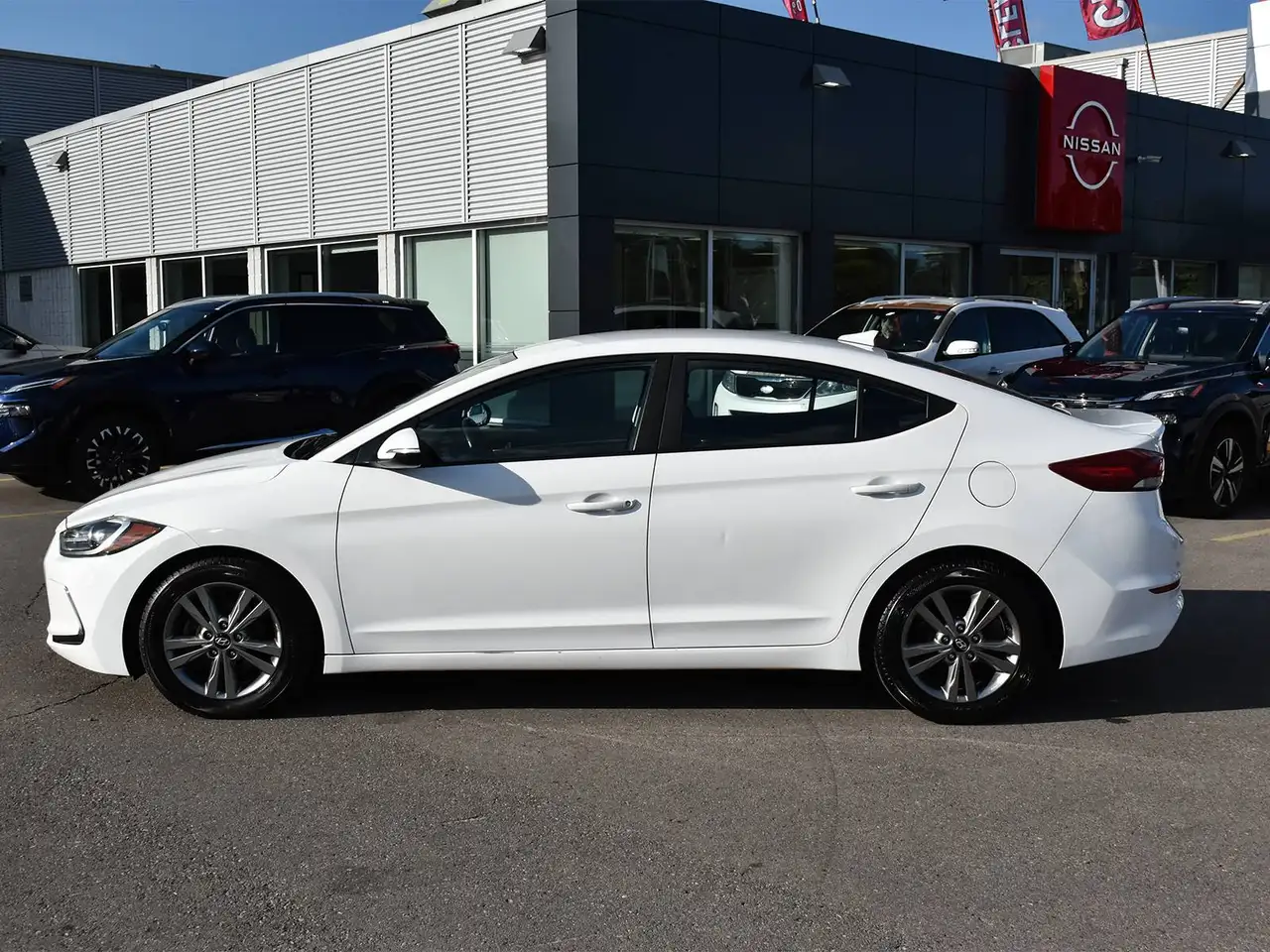 Hyundai ELANTRA photo Hyundai ELANTRA