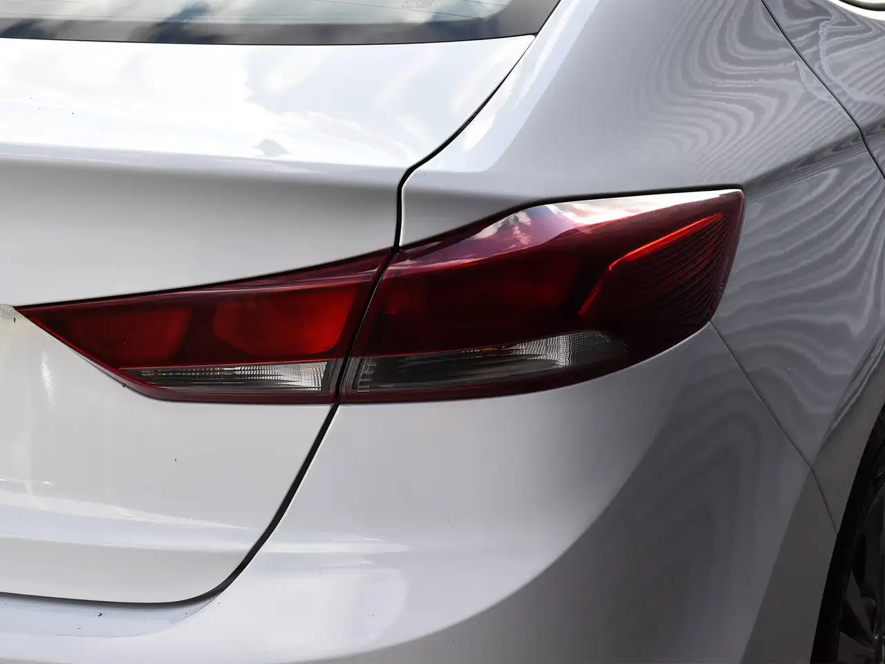 Hyundai ELANTRA photo Hyundai ELANTRA