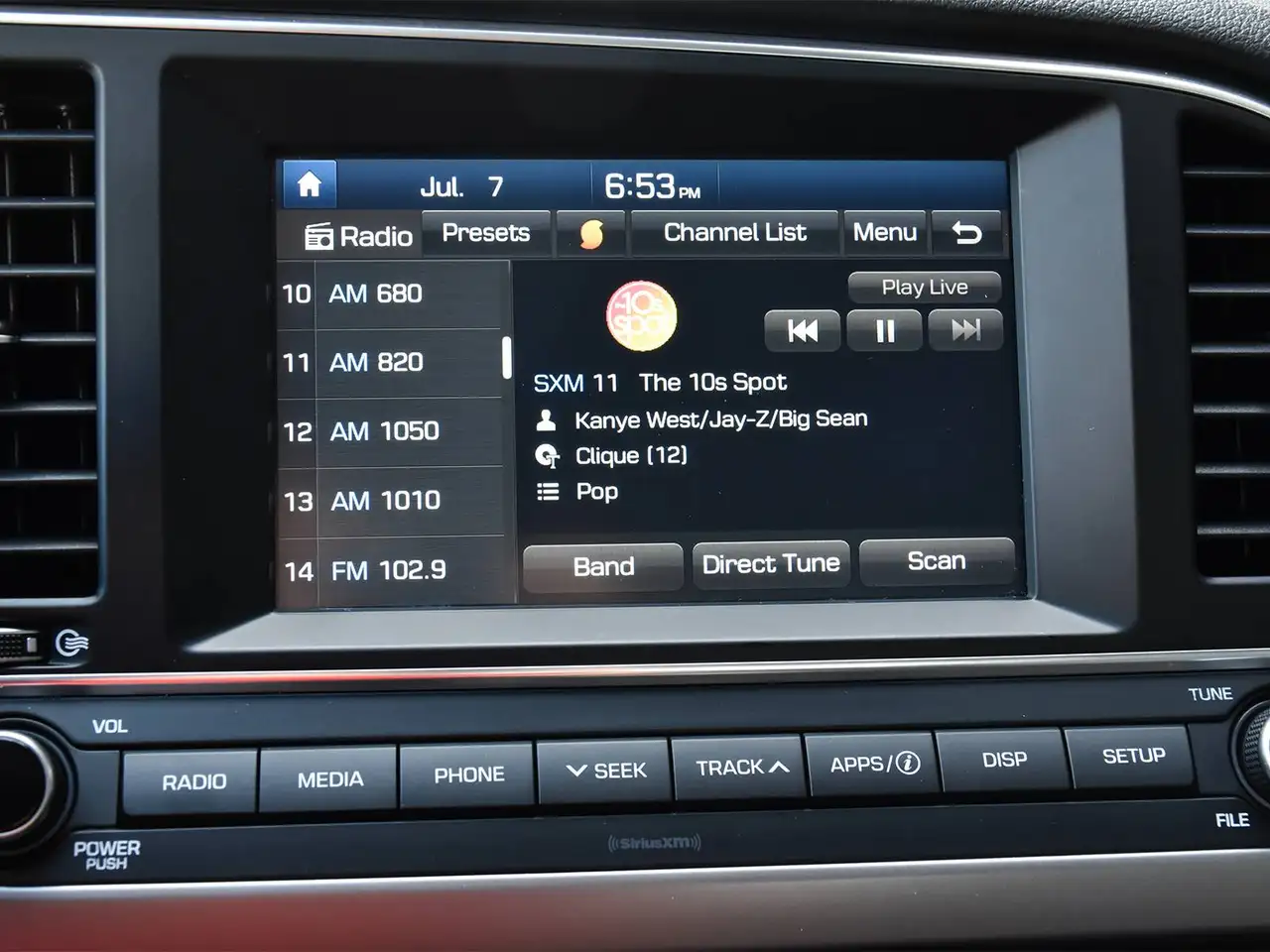 Hyundai ELANTRA photo Hyundai ELANTRA