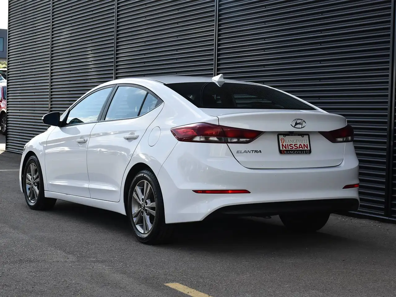 Hyundai ELANTRA photo Hyundai ELANTRA