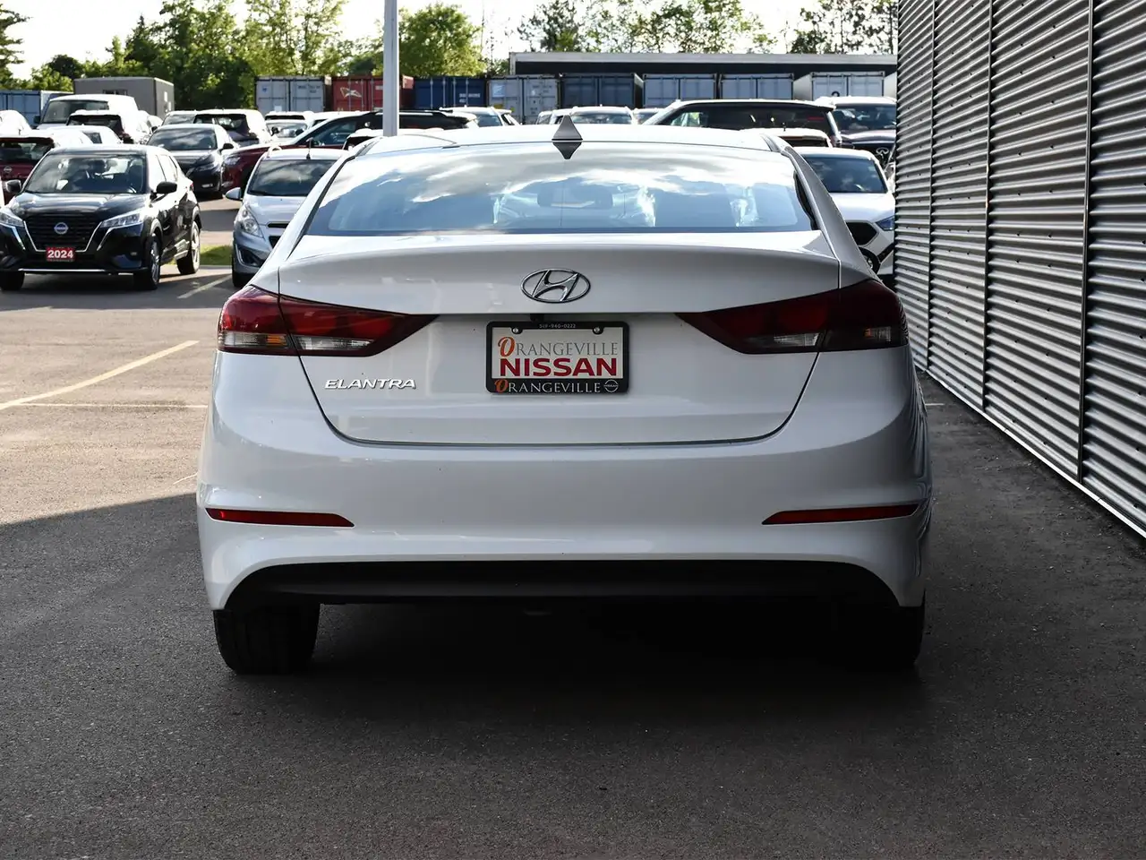 Hyundai ELANTRA photo Hyundai ELANTRA