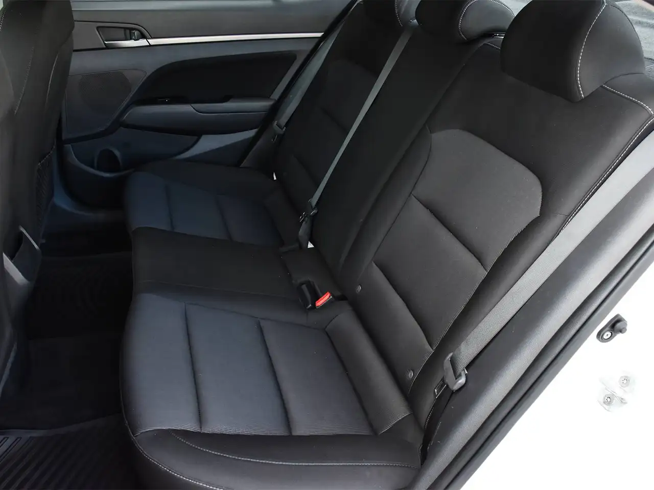 Hyundai ELANTRA photo Hyundai ELANTRA