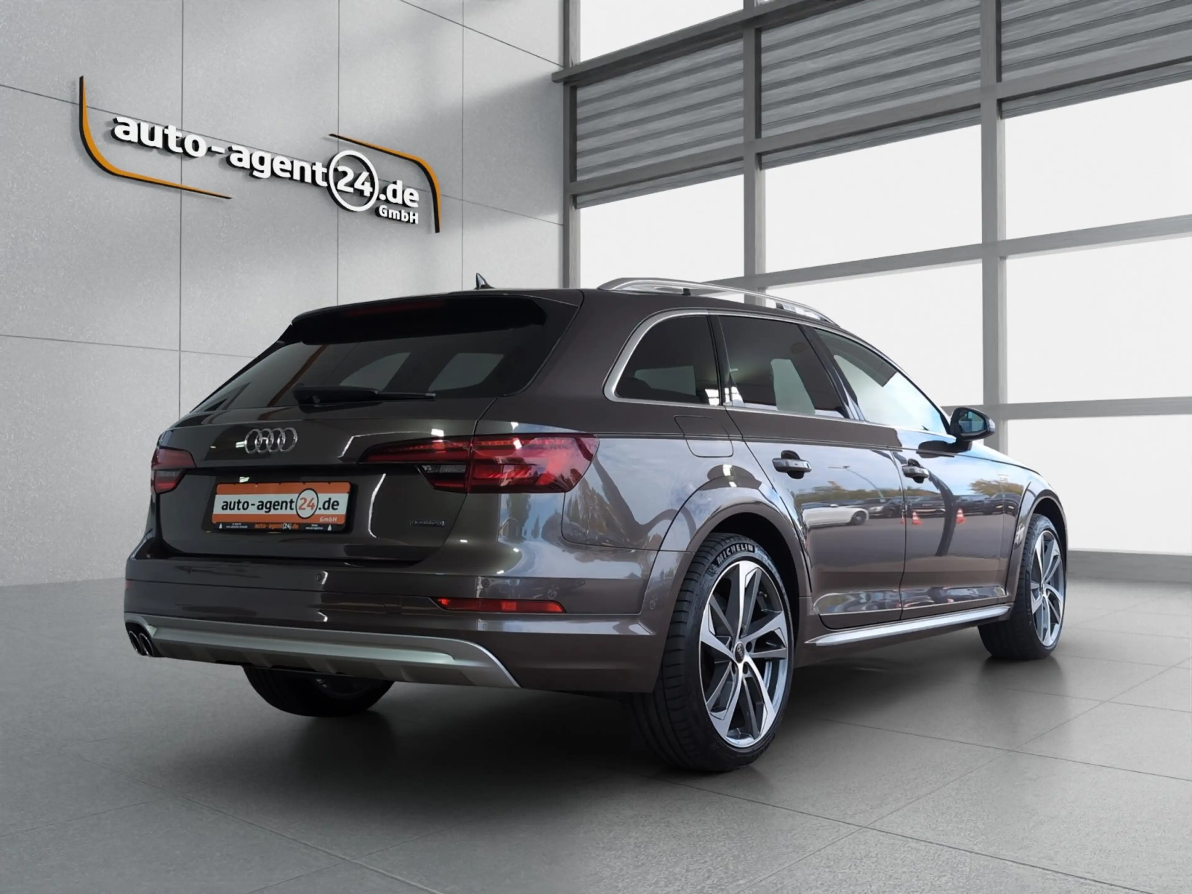 Audi A4 allroad 3.0 TDI V6 quattro/Matrix/ACC/StHzg/B&O/DAB/AHK — photo 4