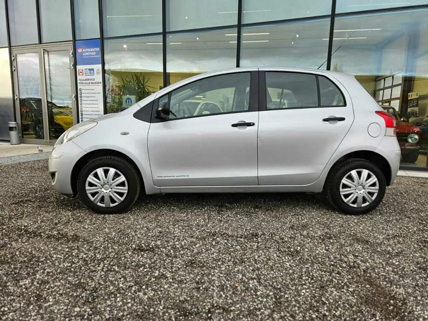 Toyota Yaris Sol Silber - 2