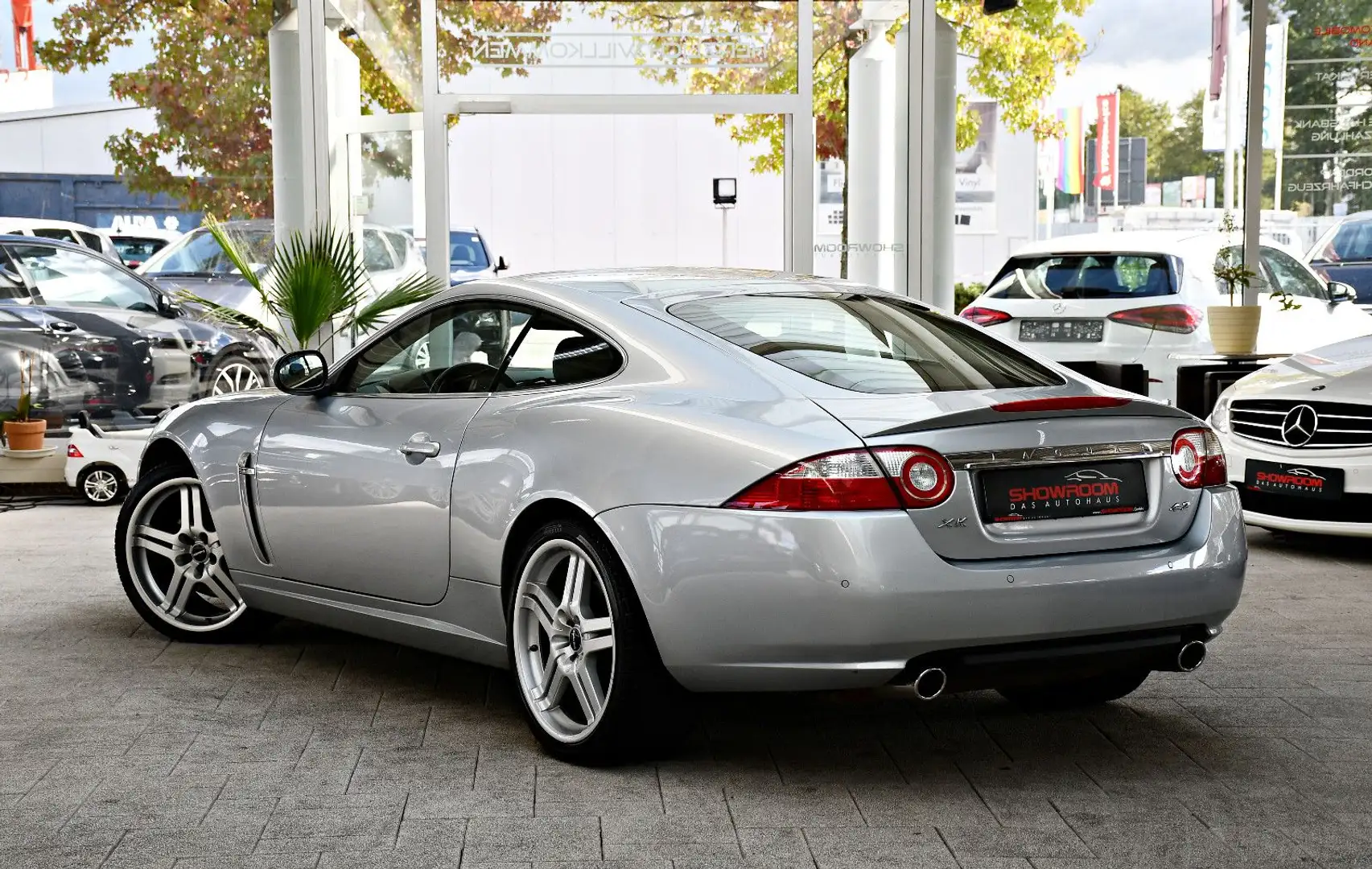 Jaguar XK 4.2 V8 Coupe Luxus-Sport DE FZG Traum-Zustand Silver - 2