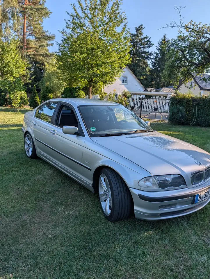 BMW 323i, foto 2