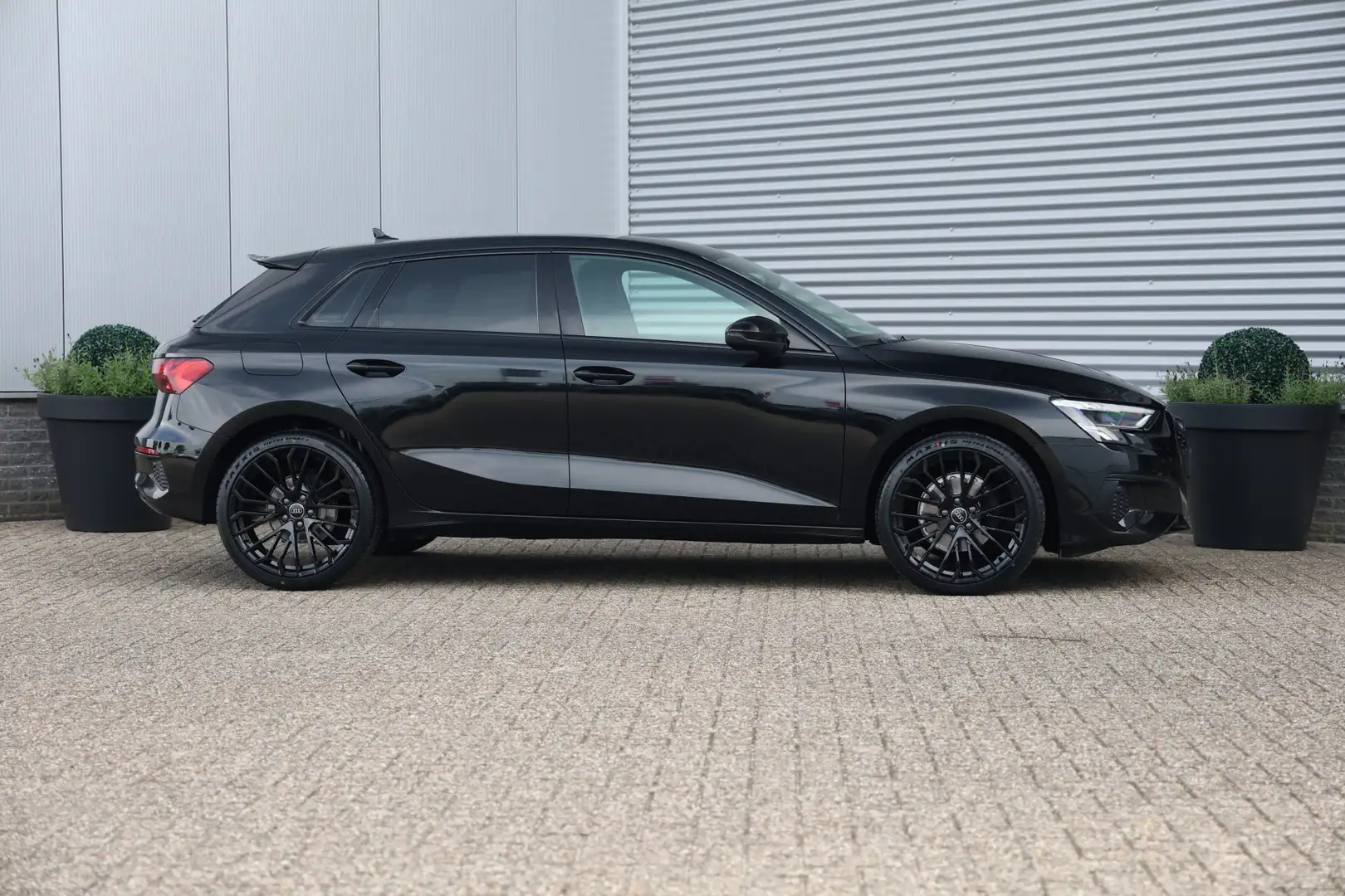 Audi A3 Sportback 30 TFSI Black Edition Aut. NAP|Trekhaak| Noir - 2