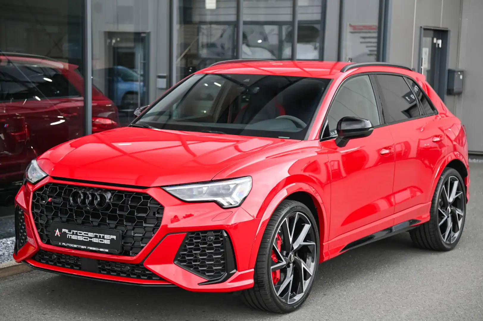 Audi RS Q3 2.5 TFSI RS-Sitze* RS-Design* Keramik* 21 Červená - 2