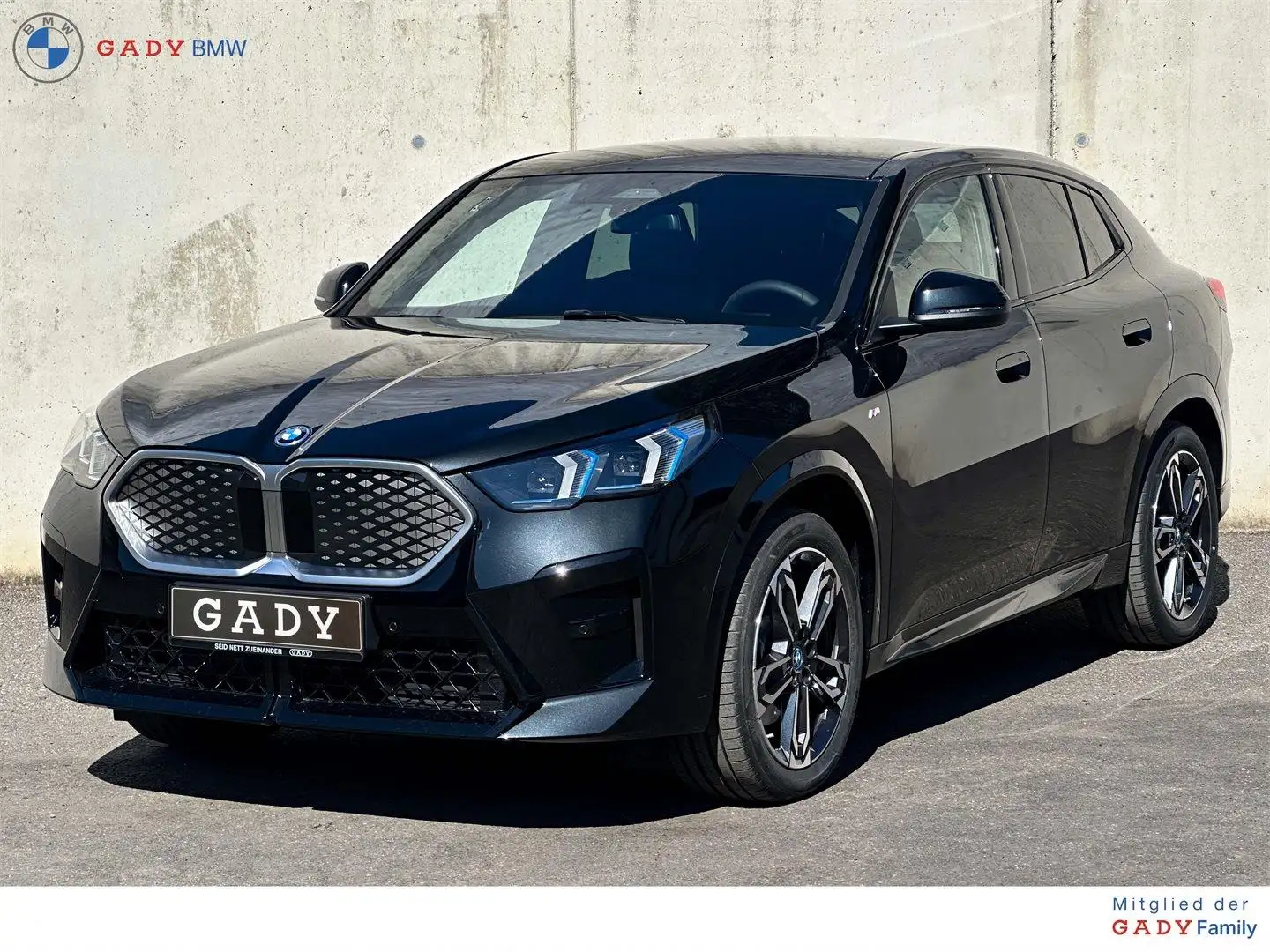 BMW iX2 xDrive30 64,8kWh Schwarz - 1