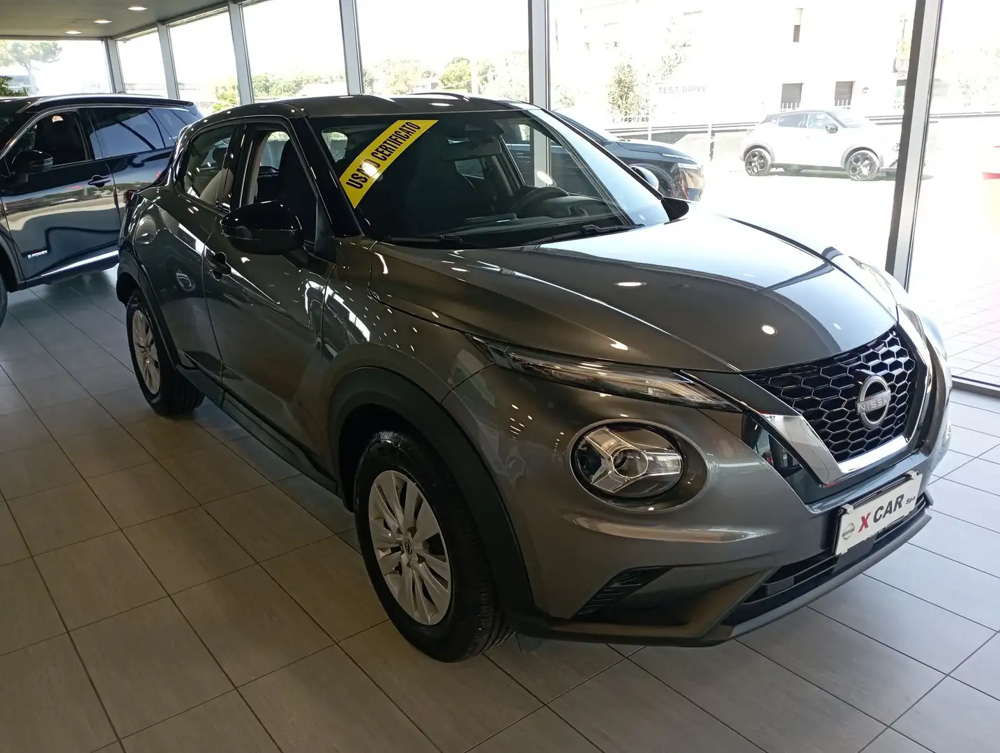 Nissan Juke 1.0 DIG-T 114 CV Visia Gris - 2