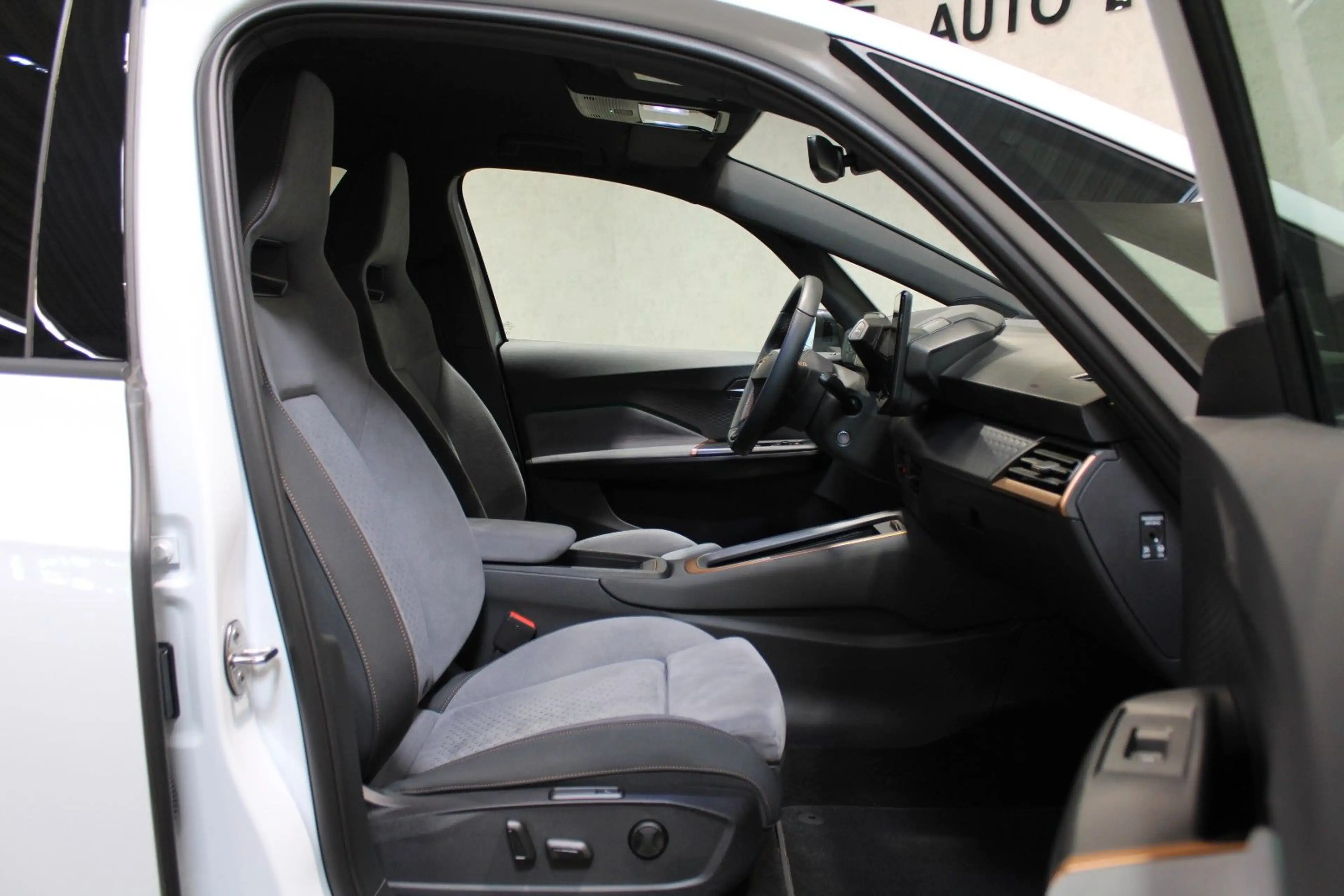 CUPRA Born Edition Dynamic 150kW 58kWh*Navi*360G-Kam* — photo 12