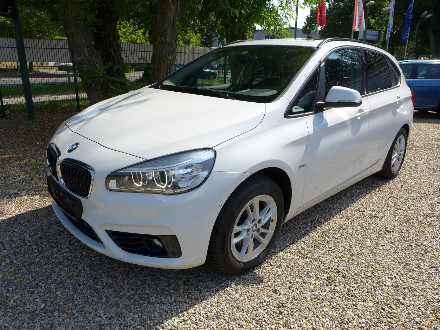 BMW 220 220d xDrive Active Tourer Aut. Sport Line Weiß - 1