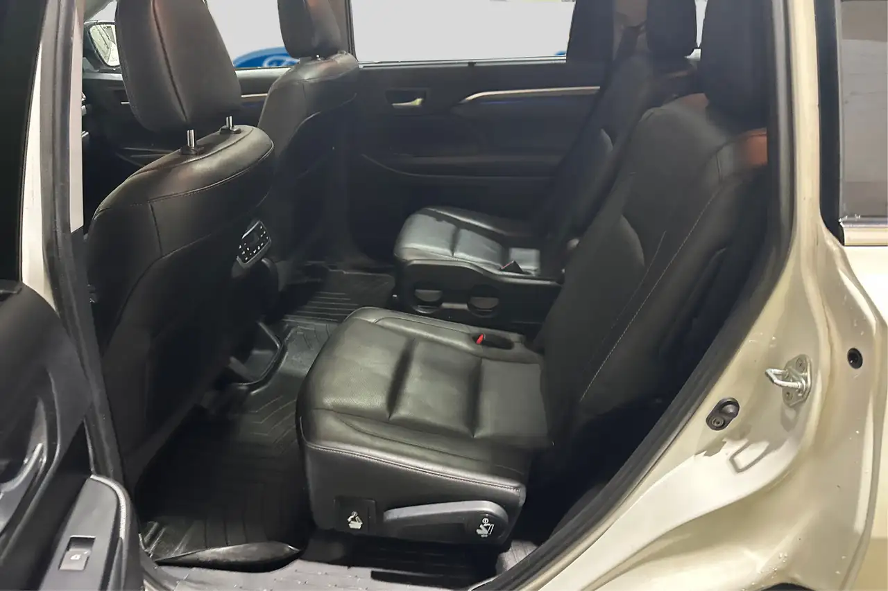 Toyota Highlander снимка Toyota Highlander