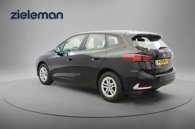 BMW 2 Series view 3