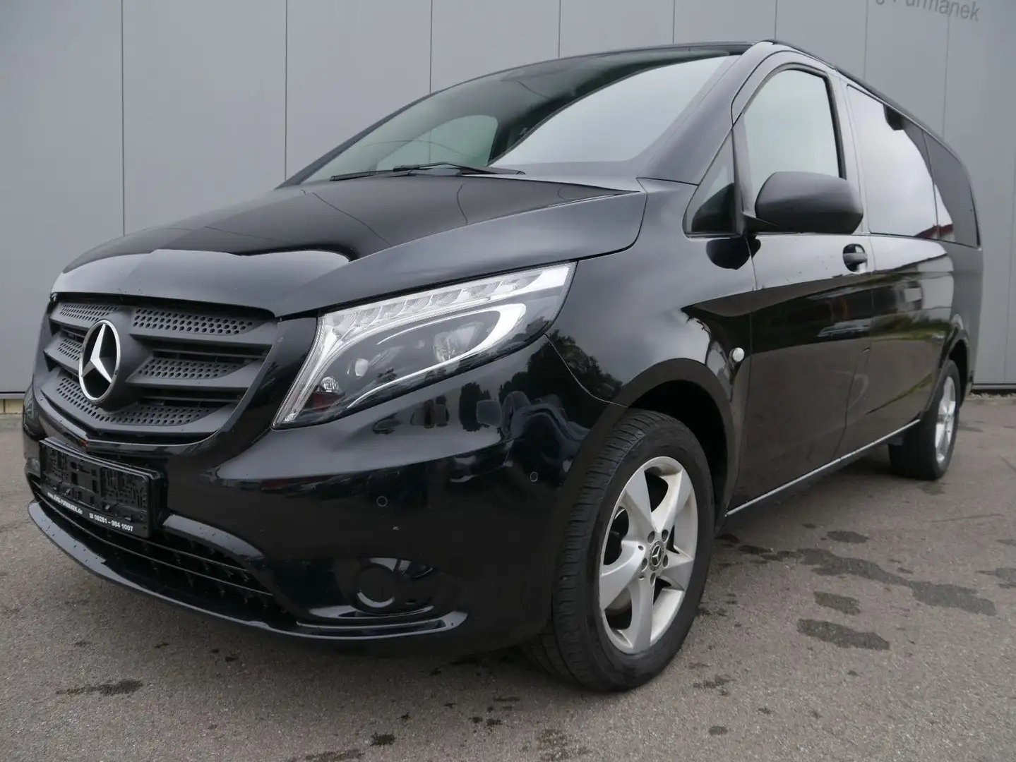 Mercedes-Benz Vito Tourer 119 CDI Edit. 4x4 Lang NAVI/LED/AHK Schwarz - 1