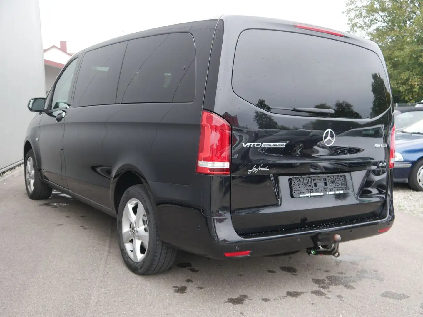 Mercedes-Benz Vito Tourer 119 CDI Edit. 4x4 Lang NAVI/LED/AHK Schwarz - 2