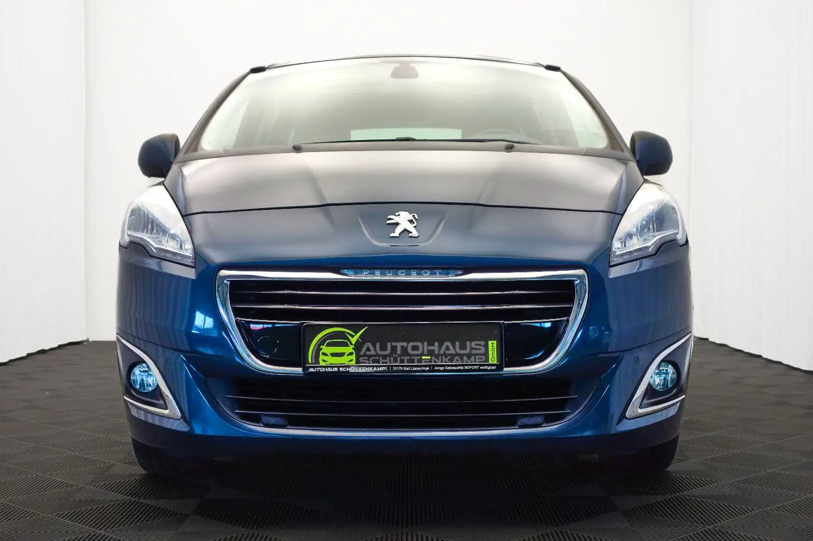 Peugeot 5008 Allure HUD+P-DACH+7SITZE+AHKPL+NAVI+RFKMRA - 2