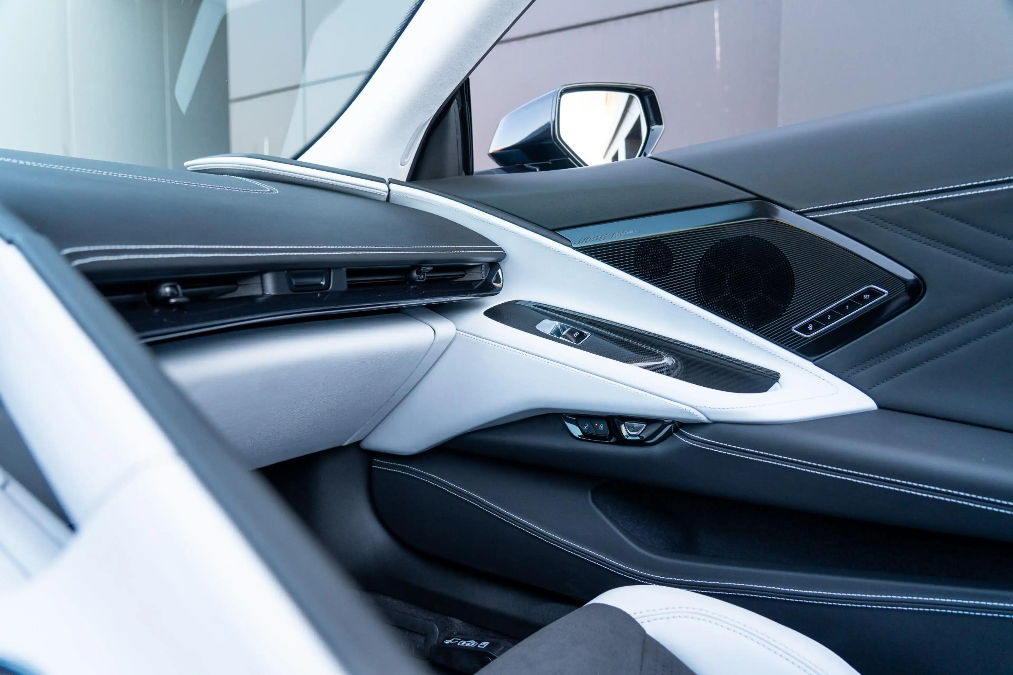 Corvette E-Ray C8 3LZ Convertible Sky Cool interieur | Carbon fib — photo 12