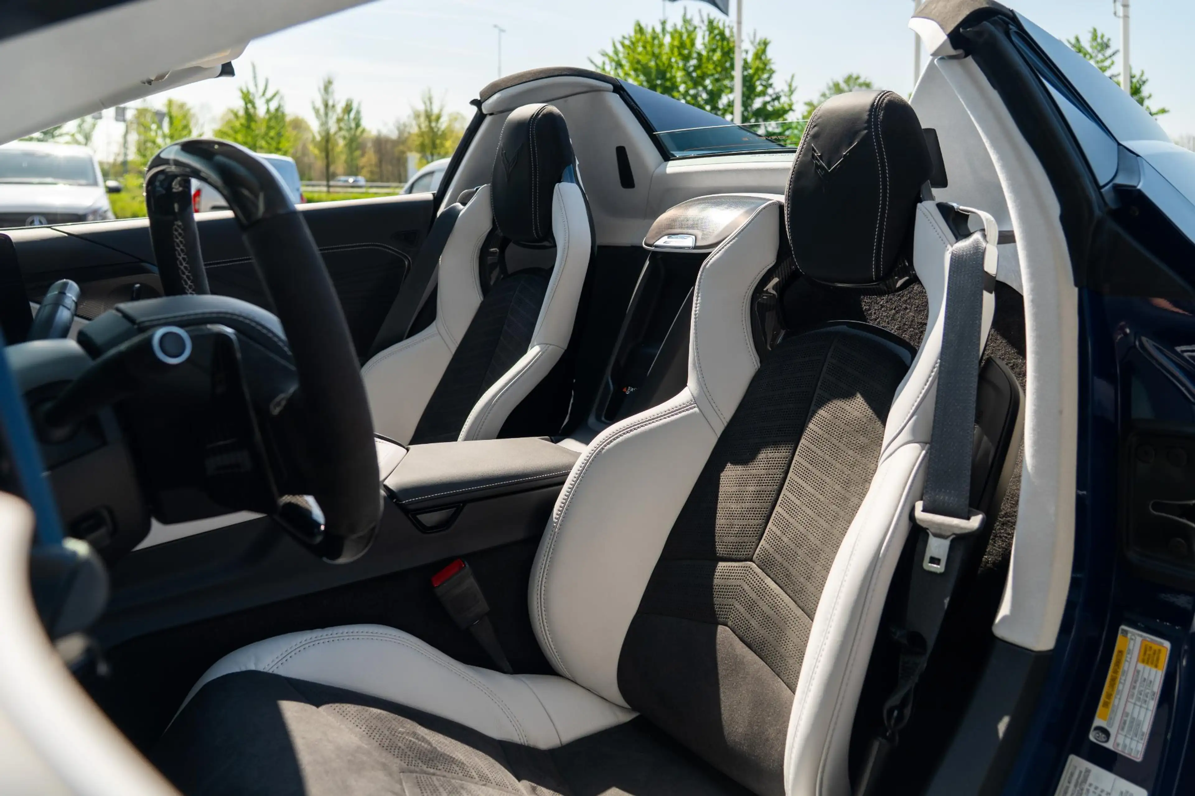Corvette E-Ray C8 3LZ Convertible Sky Cool interieur | Carbon fib — photo 8
