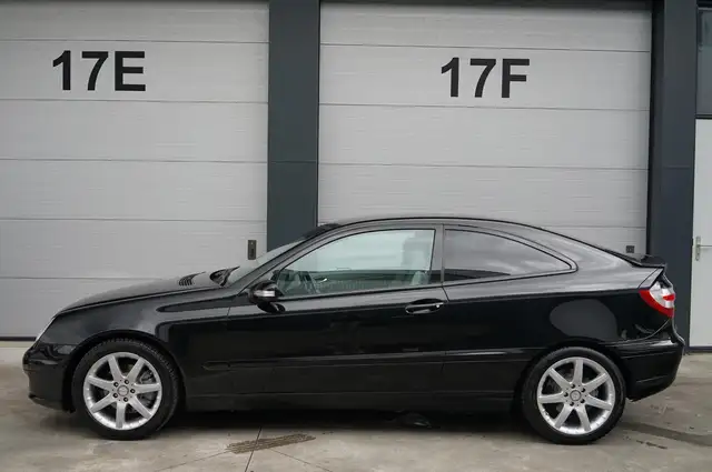 Mercedes-Benz C 320 Sportcoupe Avantgarde 6-speed manual 2 owners-78.d