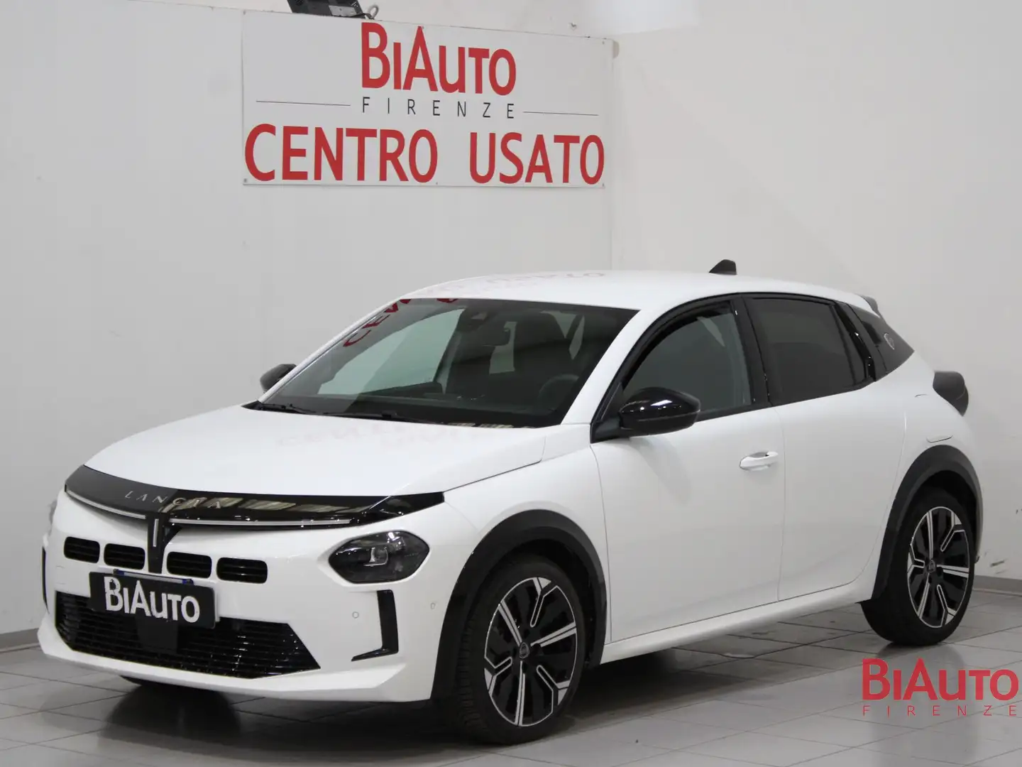 Lancia Ypsilon Ibrida 100cv LX e-DCT Weiß - 1