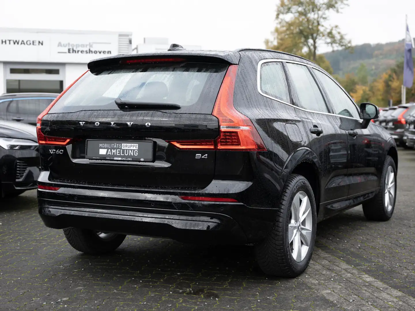 Volvo XC60 B4 Core KLIMA PDC KAMERA NAVI LED Schwarz - 2
