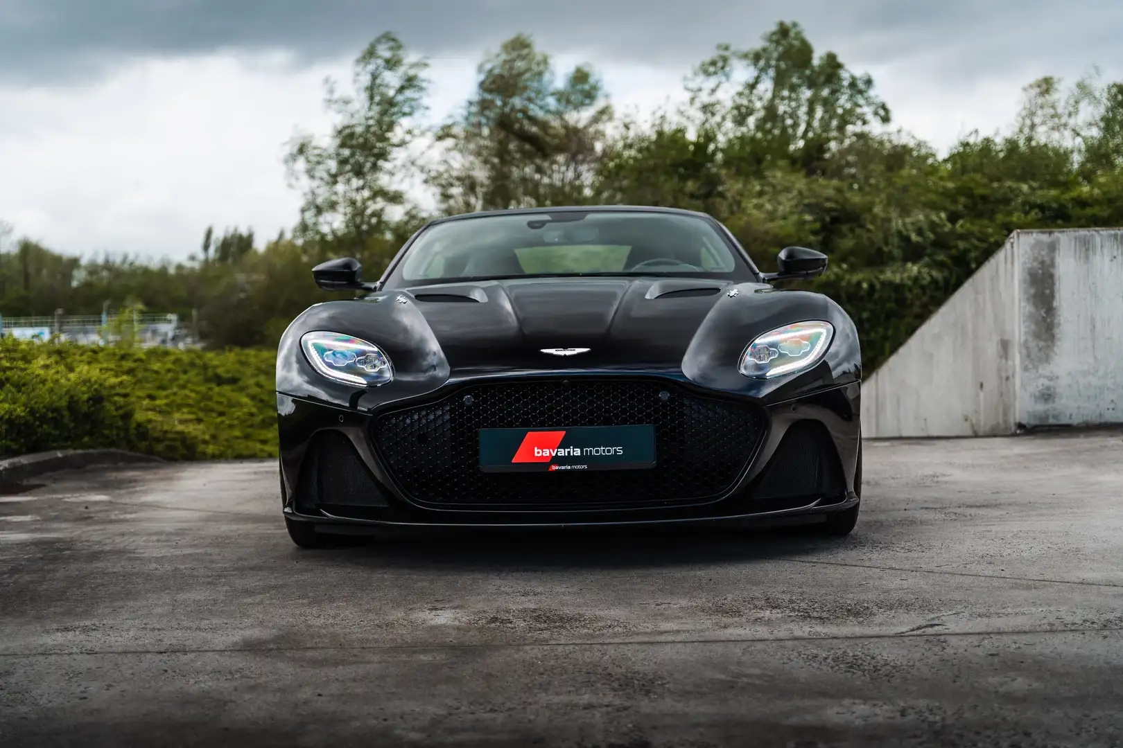 Aston Martin DBS Superleggera / Onyx Black / Carbon / 360° crna - 2