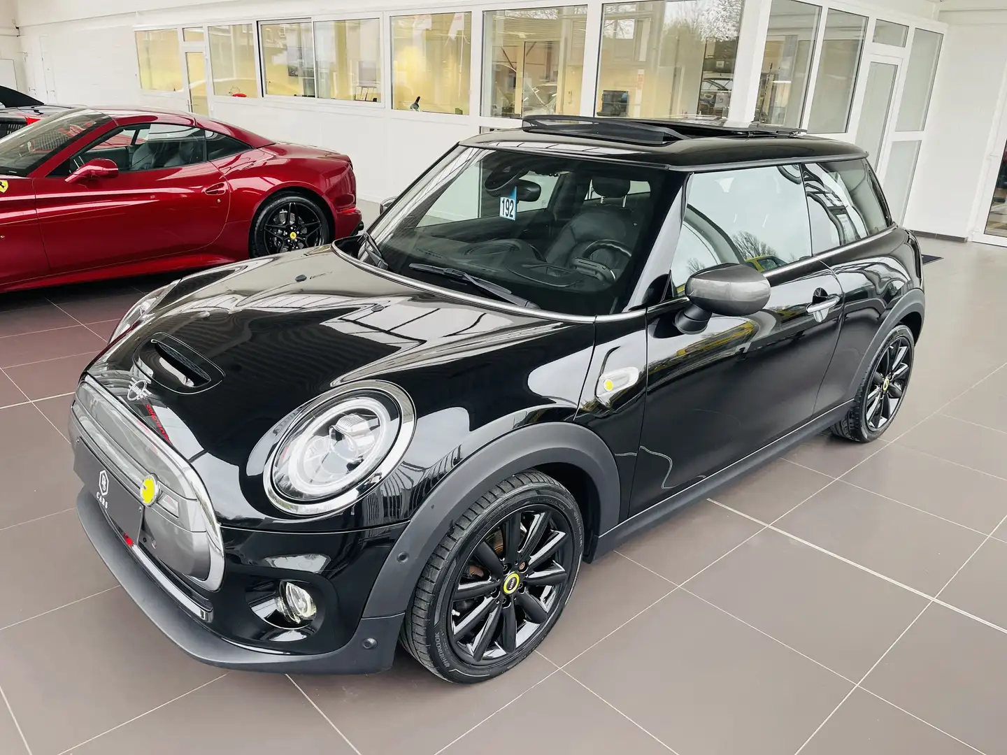MINI Cooper SE 28.9 kWh *** GARANTIE + TOIT PANO + LED + GPS *** Zwart - 2