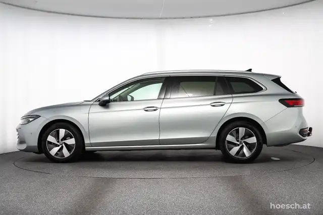 Volkswagen Passat view 3